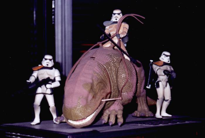 dewback.jpg (33534 bytes)